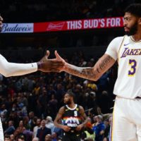 Lakers’ Anthony Davis has ‘monster game’ in spite of requiring IV at half